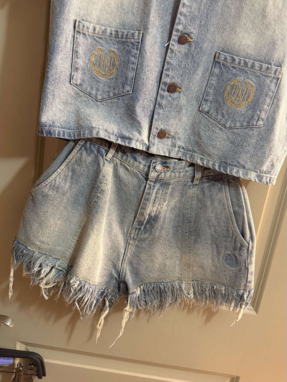 Honor The Gift : Frayed Hem Light Blue Denim Shorts